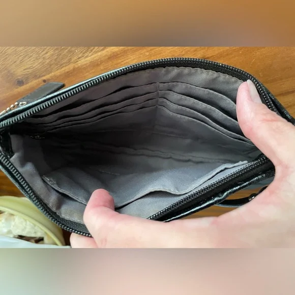 AUTHENTIC COACH Signature Ashley Wristlet Wallet - Black - Nickle - Zipper/Strap - Picture 5 of 8